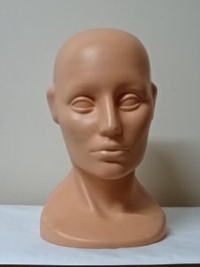  HLAVA PLASTOVÁ 28CM